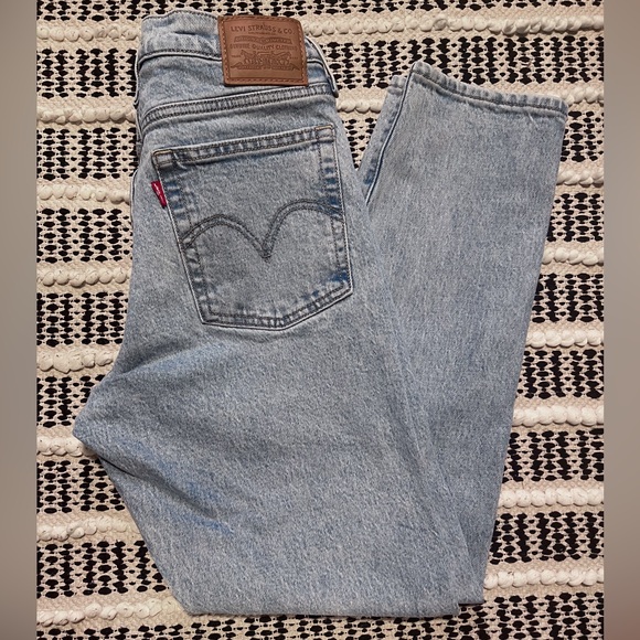 Levi's Wedgie High Rise Button Fly Waist Denim
Light Wash Skinny Jeans 28 - Picture 2 of 3